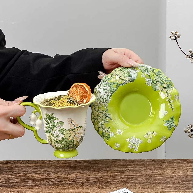 Lelietje-van-dalen bloeiende a - Coffee Tea Set Up recensie en prijs